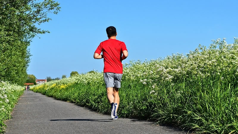 walking alone better for fitness