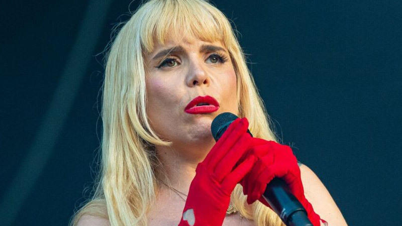  Paloma Faith Reflects on Past Record Deal She’d Likely Never Sign Again